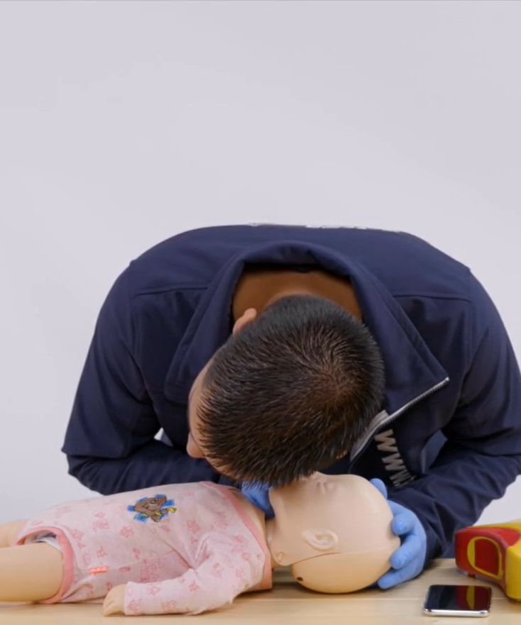 Reanimatie baby met AED